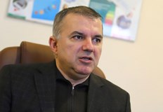 Ако преместите хладилника с 1 сантиметър напред той ще започне да