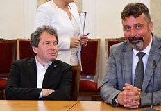 Има такъв народ напусна първо заради Северна Македония и