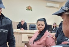 Психиатрична експертиза е установила че осиновителката е вменяема и може