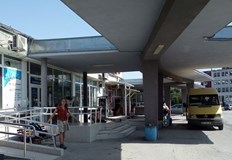 Двете автогари са начални и крайни спирки на всички маршрути