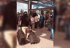 Днес съм тъжна и ме боли От България си тръгна момче