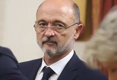 Служебният здравен министър д р Асен Меджидиев отново удължи противоепидемичните мерки в