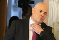 Шуменският окръжен съд освободи вчера под домашен арест 18 годишния Жечко