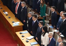 10 – 15 ДУШИ СА ЗЛОДЕИТЕ КОИ СА ТЕ Парламентът остана в