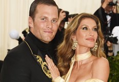 Американският куотърбек и манекенката живеят разделени заради несъгласието на Бюндхен