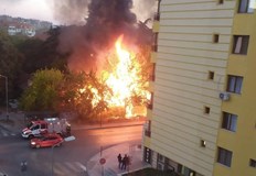 Към момента няма данни за жертвиГолям пожар избухна във Варна