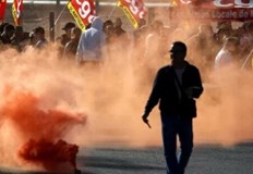 Правителството заплашва стачкуващите с глоби и дори със затвор Френското правителство изпълни