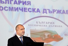 Румен Радев Оптимист съм за развитието на космическата програма в