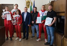 Русенските шампиони по карате и бокс получиха парични премии и поздравителни адресиВ