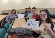 Учениците са разработили сайт и андроид приложение за хакатонаОт 28 до