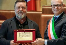 Актьорът получи плакет и титлата посланик на Рим пред света Актьорът Ръсел