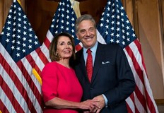 82 годишният Пол Пелоси е хоспитализиранМъж нахлу в дома на председателя