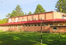 Приключиха ремонтните дейности на покрива на спортната зала в Ново