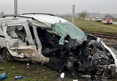 При инцидента загива пътник в колатаВлак удари лек автомобил с