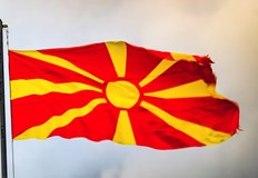 Беше счупена табелата на наскоро открития български културен клуб ​Министерството на външните