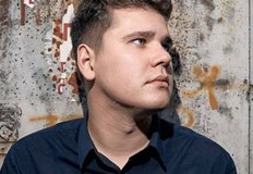 Петунин който пише песни и се изявява под псевдонима Walkie