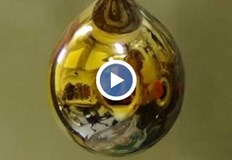 Можете да видите фазовия преход към метална вода с просто