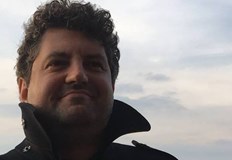 Журналистът Петьо Блъсков син е сред подписалите възванието ​13 известни журналисти издатели