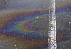 Движението е затрудненоКамион се обърна на магистрала Струма Шофьорът е