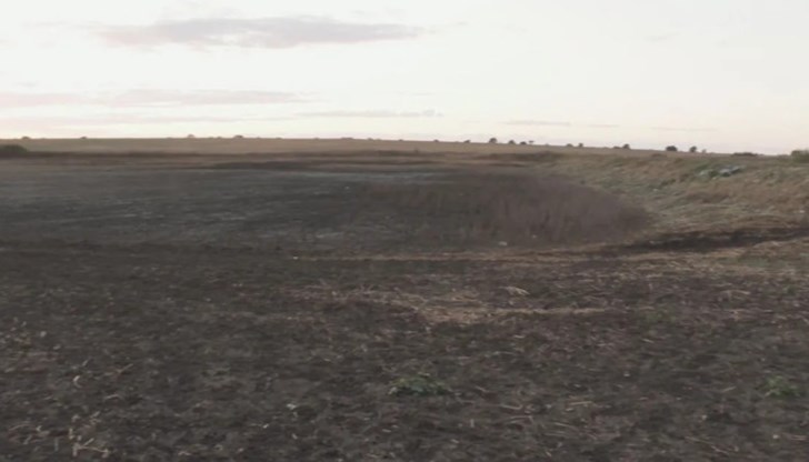 Общината отдава под наем съоръжението, но два месеца по-късно нивото на водата започва да спада