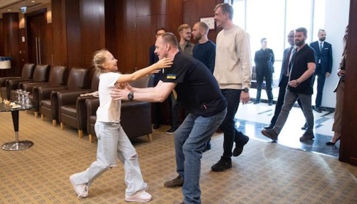 Бойците за свободата на Украйна се срещнаха със своите жени, деца и родители