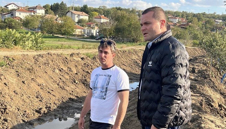 Кметът на Русе се похвали, че почистването в района е осъществено с общински средства Кметът на Русе се похвали, че почистването в района е осъществено с общински средства