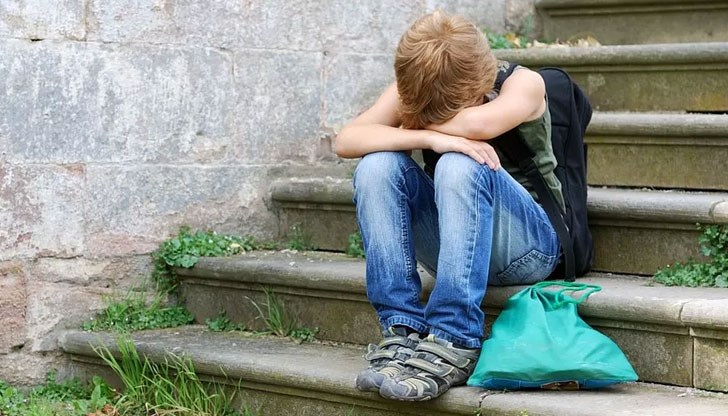 Агресивният родител заплашва ученика, че ще му разбие носа Агресивният родител заплашва ученика, че ще му разбие носа