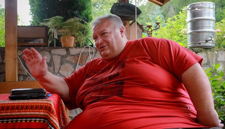 Трябва да свалят егото, да сядат на масата, смята Кирил Искренов Трябва да свалят егото, да сядат на масата, смята Кирил Искренов