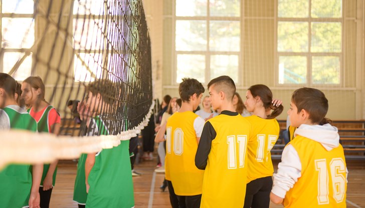 Учениците ще почерпят от спортния опит на светила от българския волейбол