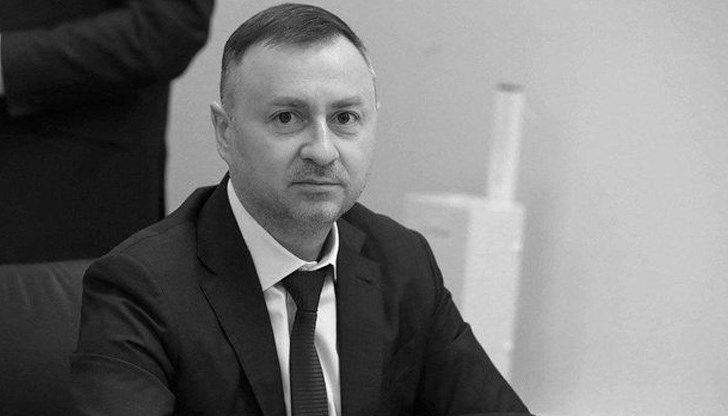 От пресслужбата на парламента съобщиха, че кончината на 47-годишния Петрунин е в следствие на тежко и продължително боледуване