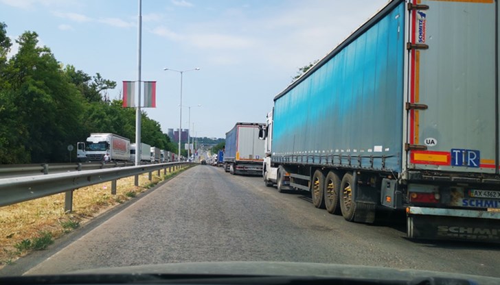 Водачите ще получават информационна брошура, свързана с правилата за времето за шофиране и почивка Водачите ще получават информационна брошура, свързана с правилата за времето за шофиране и почивка