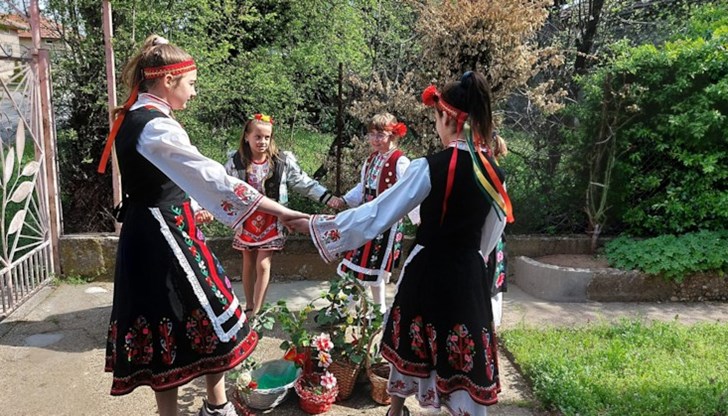 Средствата ще бъдат дадени за насърчаване на любителското творчество и опазване на нематериалното културно наследство Средствата ще бъдат дадени за насърчаване на любителското творчество и опазване на нематериалното културно наследство