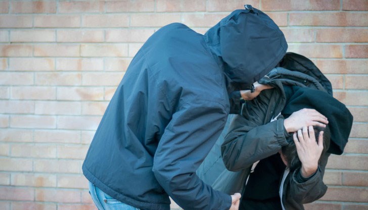 Петима млади пловдивчани са били пребити в района на Младежкия хълм