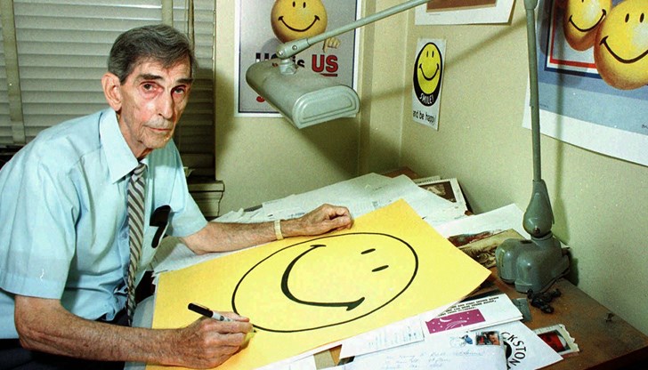 Специално за този ден пощенските служби на САЩ издават пощенска марка с усмихнатото личице