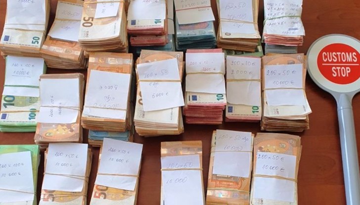 Двете проверки са извършени в един и същи ден /снимката е илюстративна/