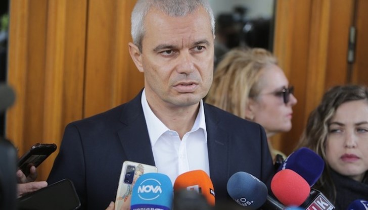 Костадин Костадинов коментира темата пред журналисти