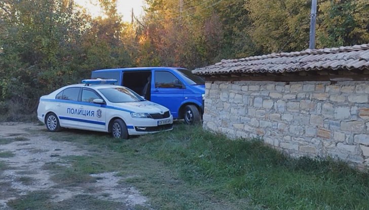 Агресивният мъж е скрил оръжието в гориста местност на около 3 километра от мястото на екшъна