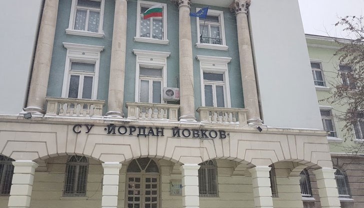 Директорът на училището и Началникът на Първо РУ на ОДМВР – Русе ще подпишат споразумение и декларация за партньорство Директорът на училището и Началникът на Първо РУ на ОДМВР – Русе ще подпишат споразумение и декларация за партньорство