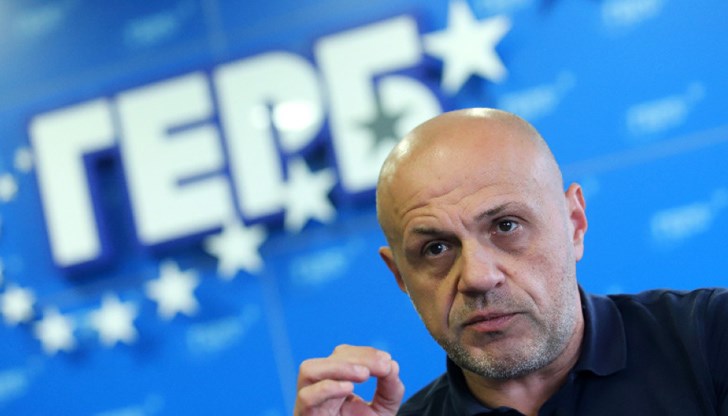 Влизаме в модел на президентска република с парламент, който работи на сесии Влизаме в модел на президентска република с парламент, който работи на сесии