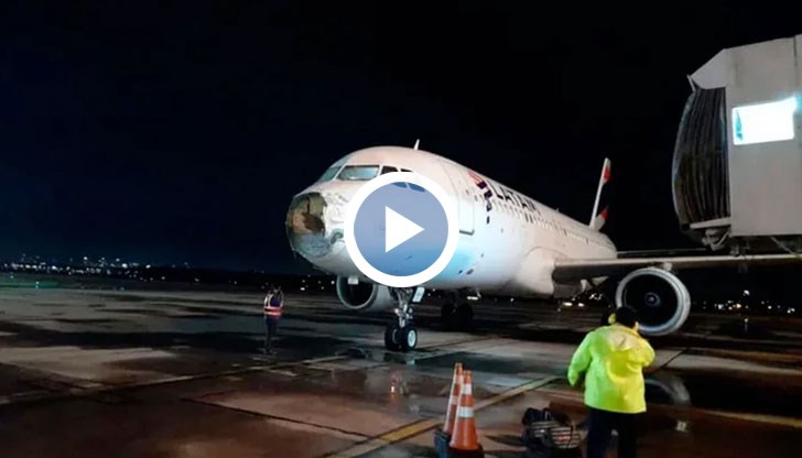 Част от носовата част на машината буквално е отрязана