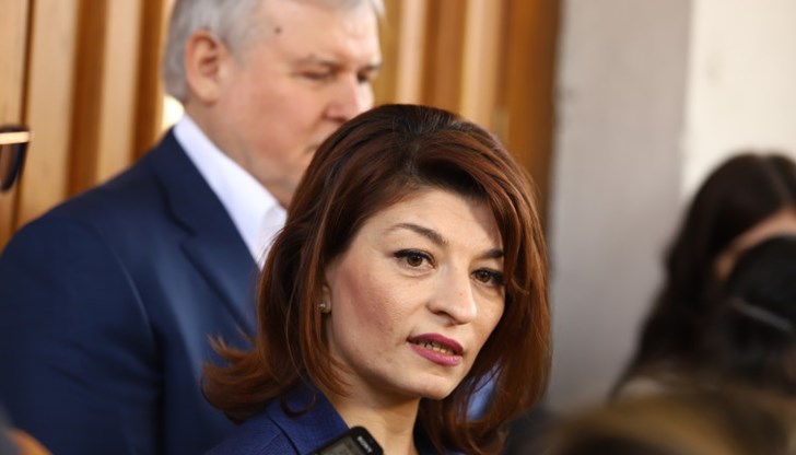 реме е да покажем мъдрост, разум, държавническо мислене, иначе влизаме в тежка конституционна криза, заяви депутатът от ГЕРБ реме е да покажем мъдрост, разум, държавническо мислене, иначе влизаме в тежка конституционна криза, заяви депутатът от ГЕРБ