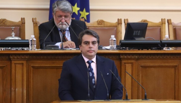 Как ще се търсят мнозинства за правителства и за други по-тежки задачи, попита Василев в пленарна зала