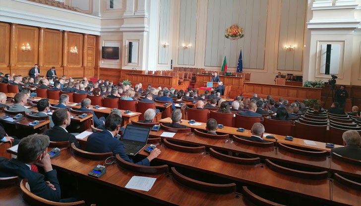 След обявяването на парламентарните групи Вежди Рашидов даде почивка