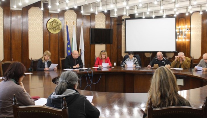 Журналистът и писател замени на поста досегашния председател Теодора Евтимова