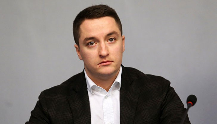 Ние сме заявили, че няма да подкрепим мандат на ГЕРБ, ДПС и “Възраждане“, подчерта Божанков