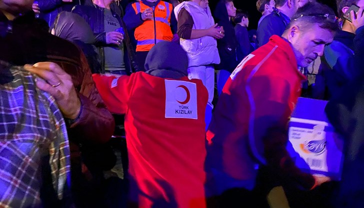 Към мястото са изпратени множество линейки