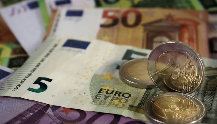Европейската централна банка определи вчера следобед референтен курс на еврото от 0,9706 долара