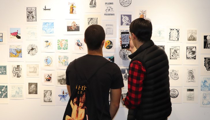 Най-младата художничка 7-годишната Магдалена Александрова се включи във форума за втори път Най-младата художничка 7-годишната Магдалена Александрова се включи във форума за втори път