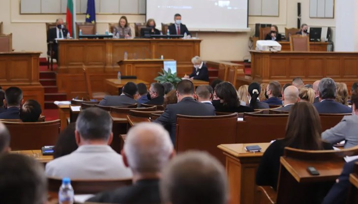 Броят на мандатите в многомандатен изборен район не може да бъде по-малък от четири