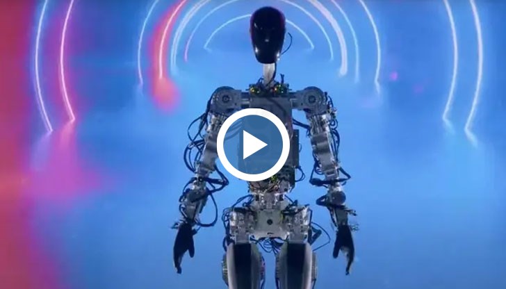 Ранната версия на робота се появи предпазливо на сцената в Калифорния